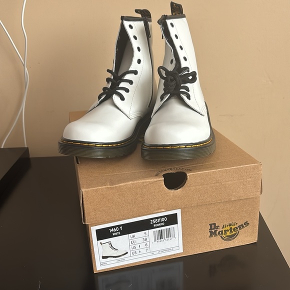Dr. Martens YOUTH 1460 LEATHER LACE UP BOOTS - Picture 3 of 3